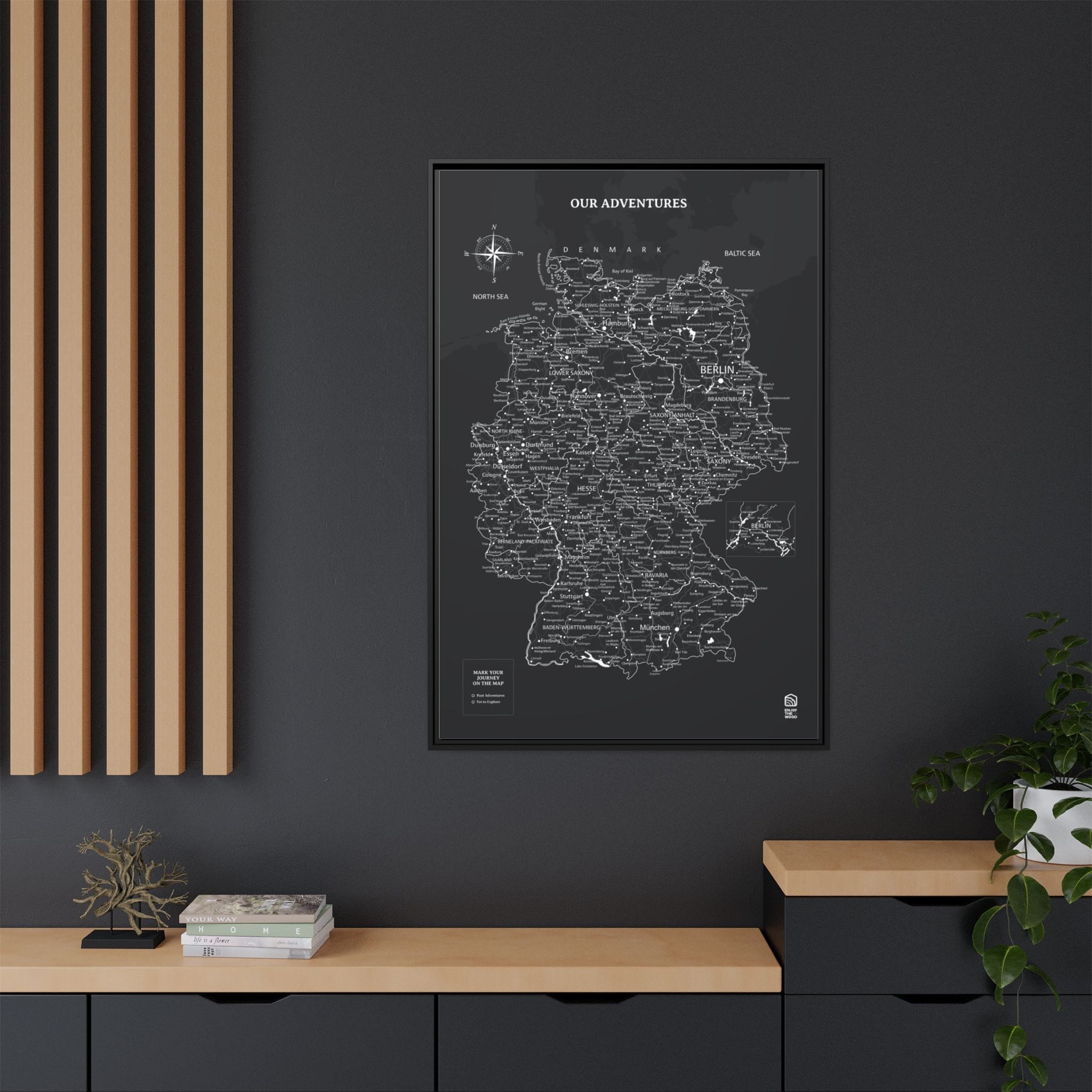 Wooden map of Germany on canvas - Black