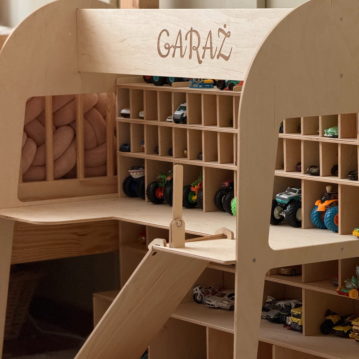 Holz-Parkgarage für Kinder - Schokolade