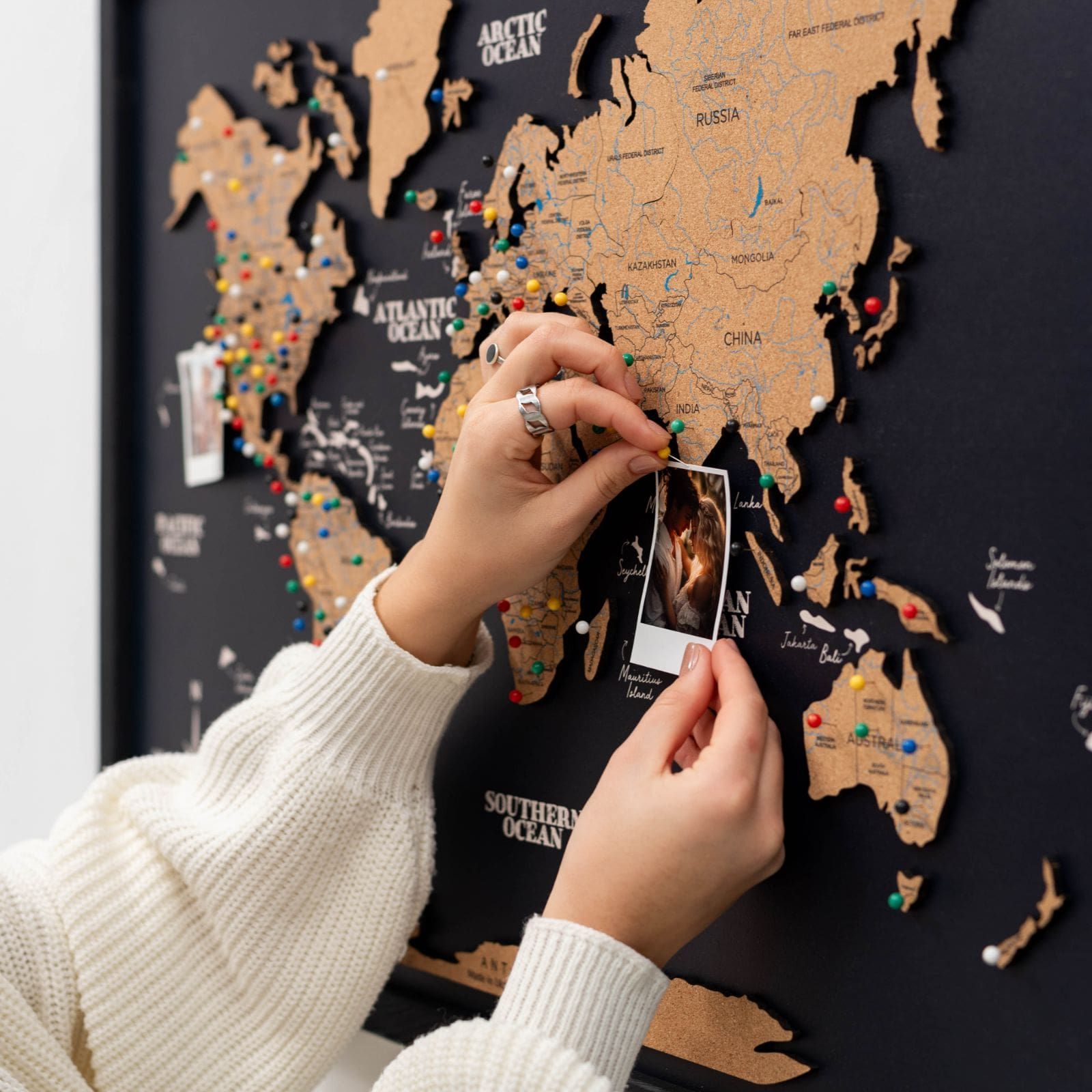 Kork-Weltkarte als Wandpaneel