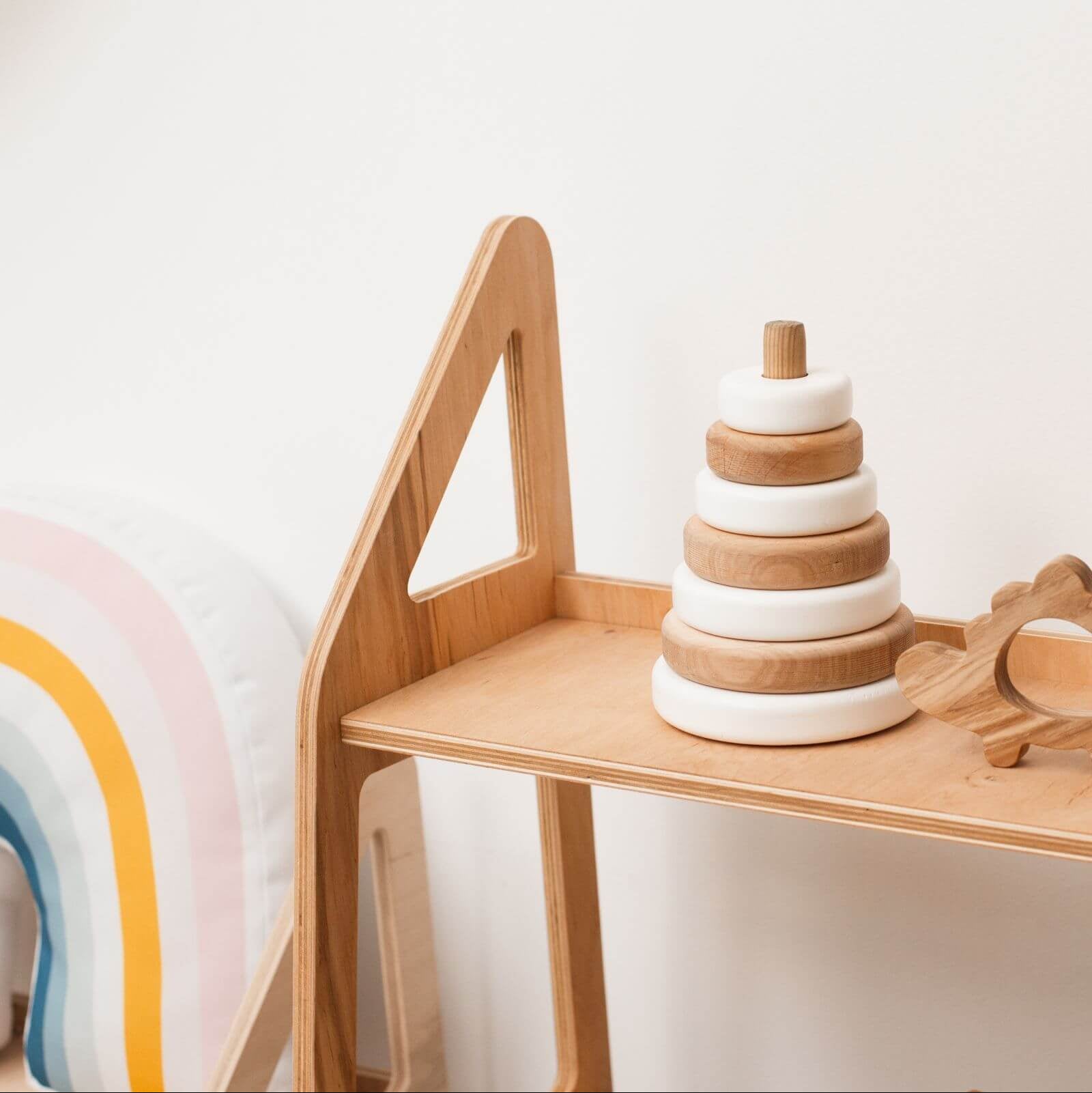 kids wooden shelf