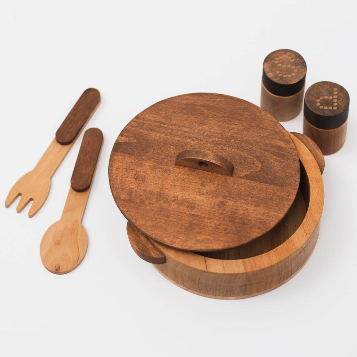 kitchen play dishes