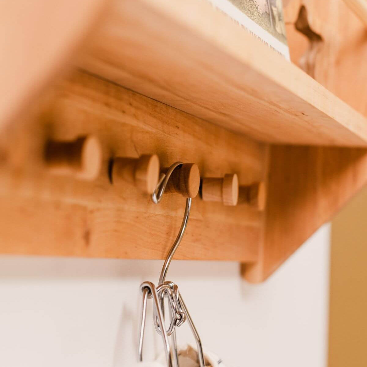 hook woody shelf 