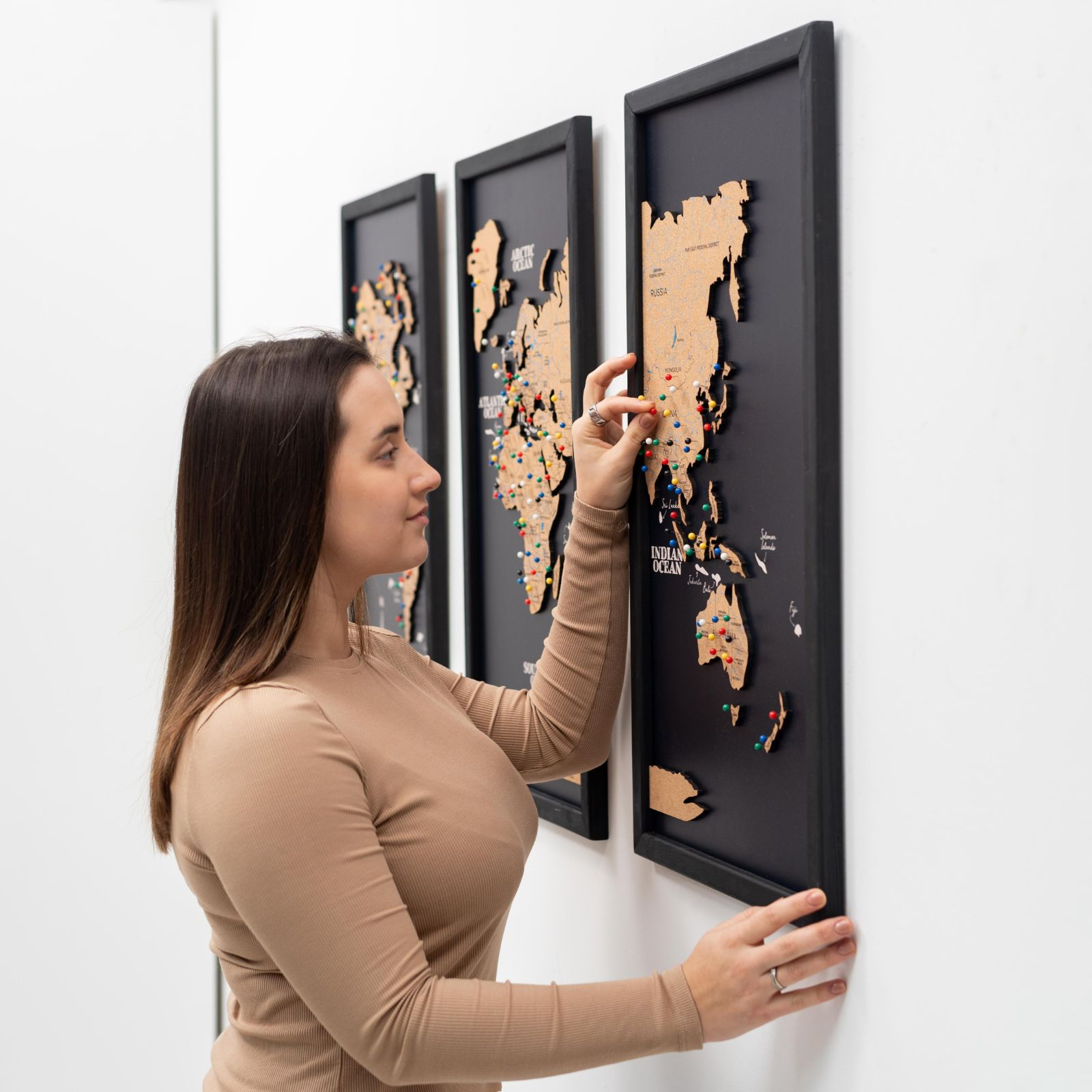 Kork-Weltkarte Triptychon – Schwarz