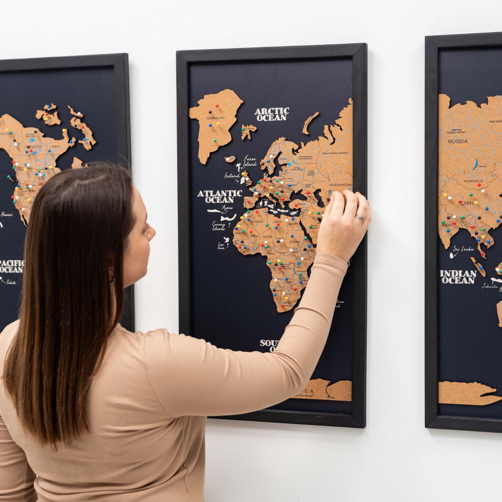 Kork-Weltkarte Triptychon – Schwarz