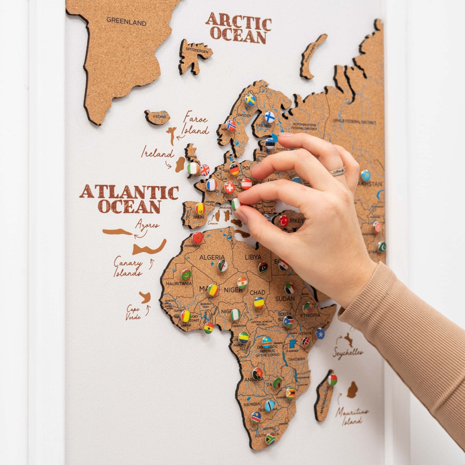 Kork-Weltkarte Triptychon – Weiß